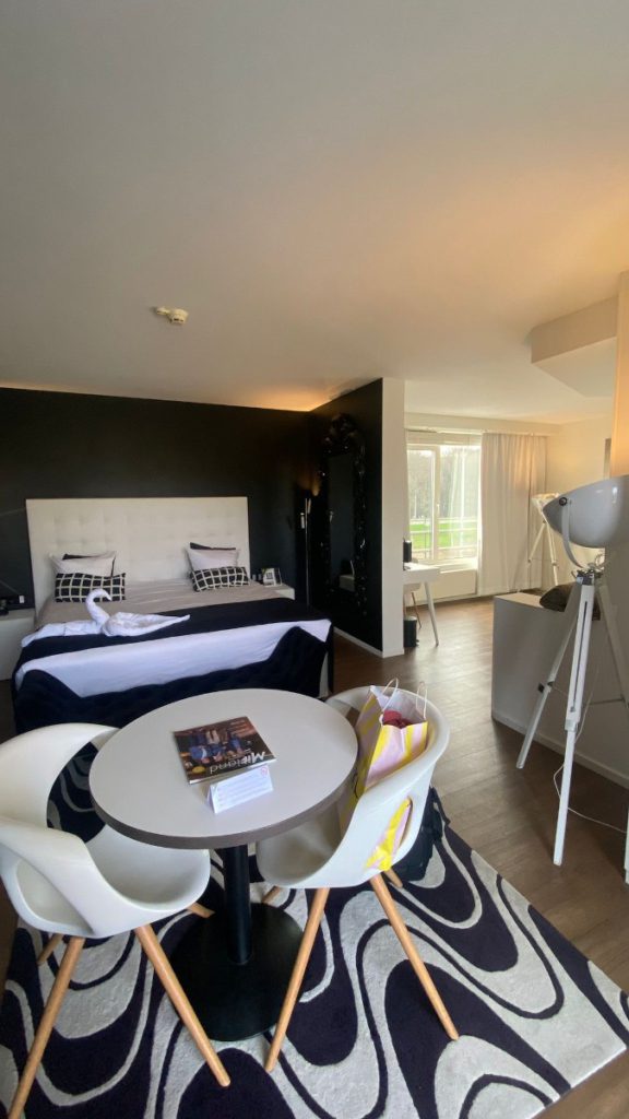 mitland hotel honeymoon suite ervaring slapen betaalbaar hotel schoon zwembad sauna centrum 4 sterren bereikbaarheid