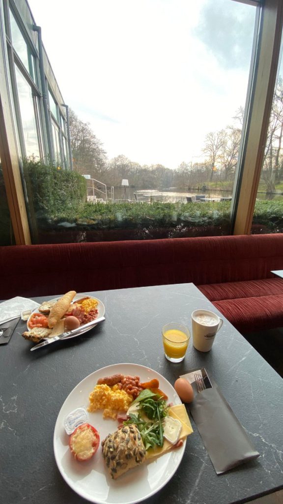 mitland hotel honeymoon suite ervaring slapen betaalbaar hotel schoon zwembad sauna centrum 4 sterren bereikbaarheid ontbijt natuur
