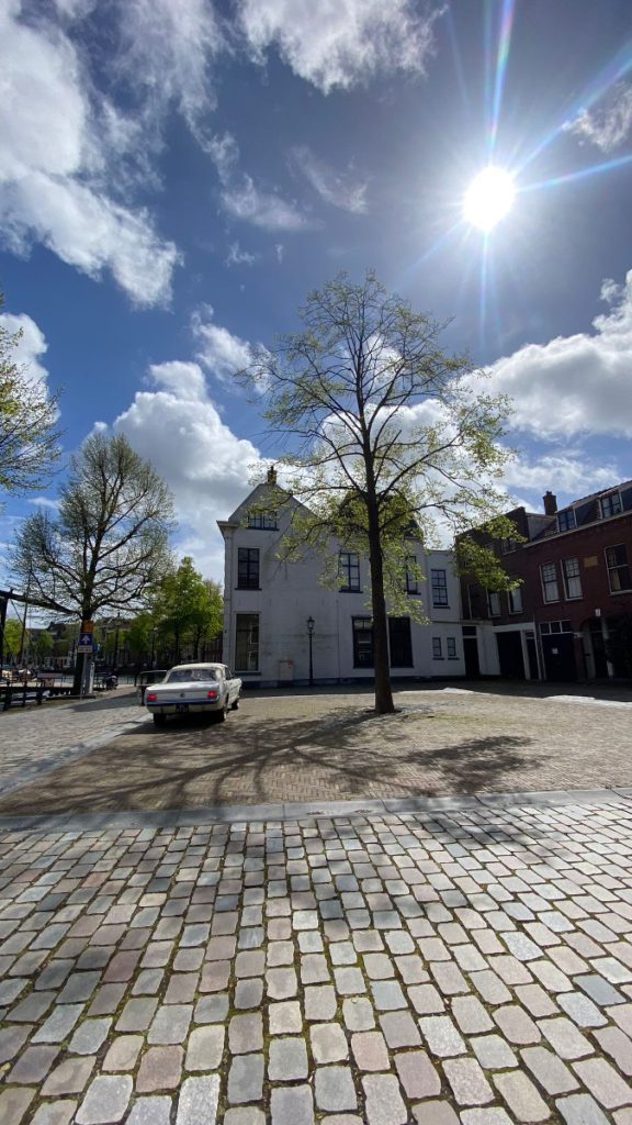 stad nederland bezoeken historie cultuur jeneverstad museum boten eten drinken dagje weg schiedam