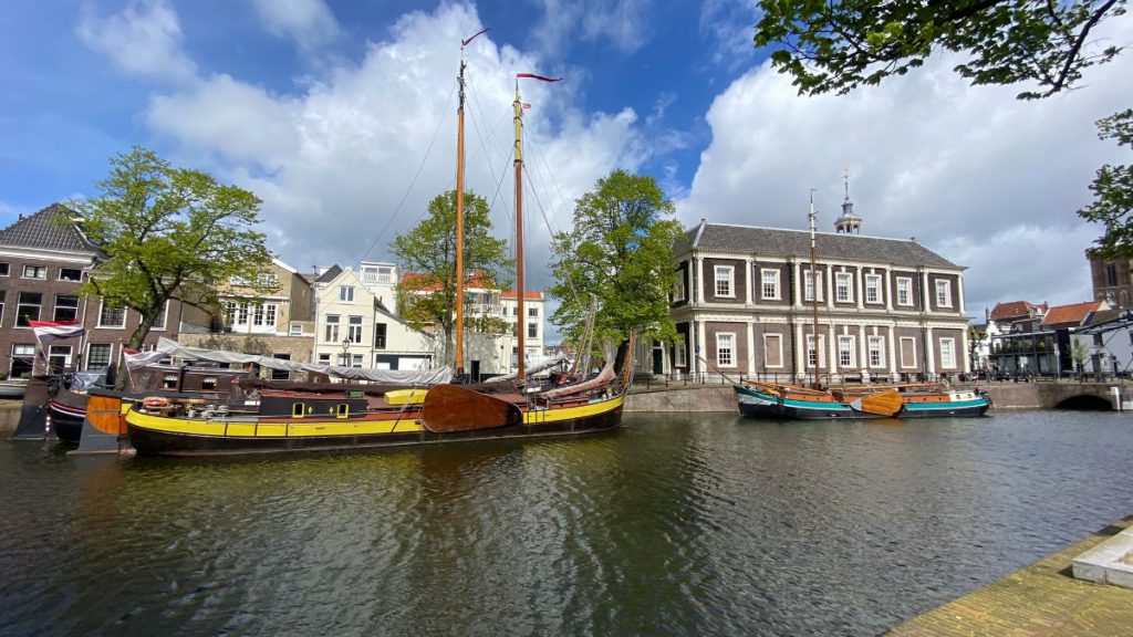 jenevermuseum jenever museum gin historie sdam stad nederland cultuur jeneverstad boten eten drinken dagje weg molens dutch distillers district vvv schiedam