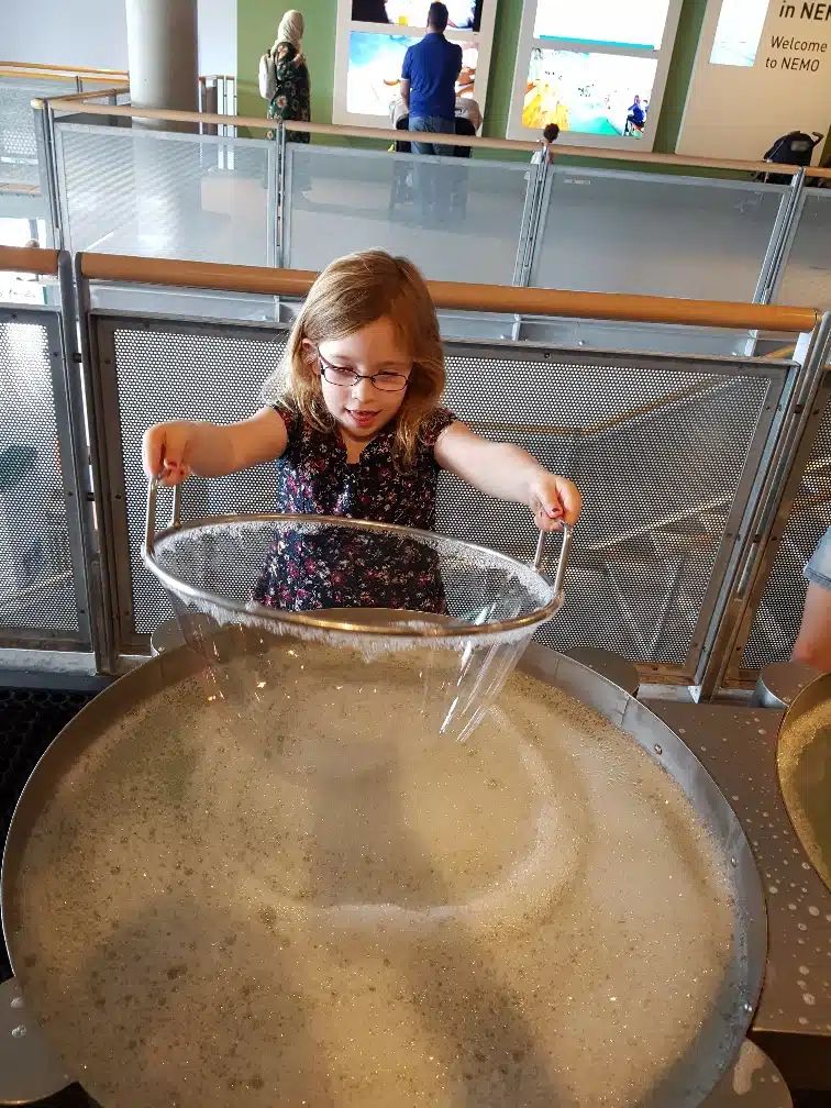 zelf bellen blazen bellenblaas museum reuzen bellenblaas