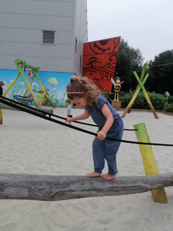 Plopsa Indoor Coevorden meisje in speeltuin