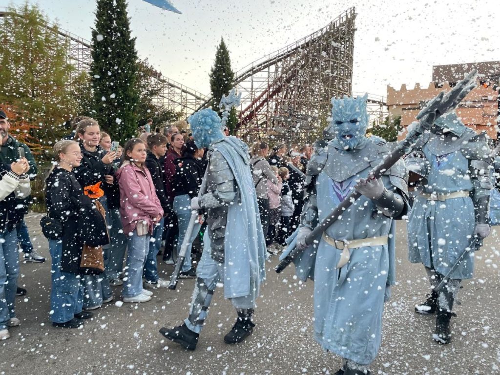 toverland halloween parade soldaten ijs frozen bevroren pretpark