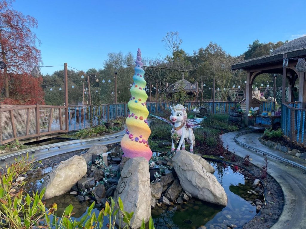 kinderattractie met eenhoorn