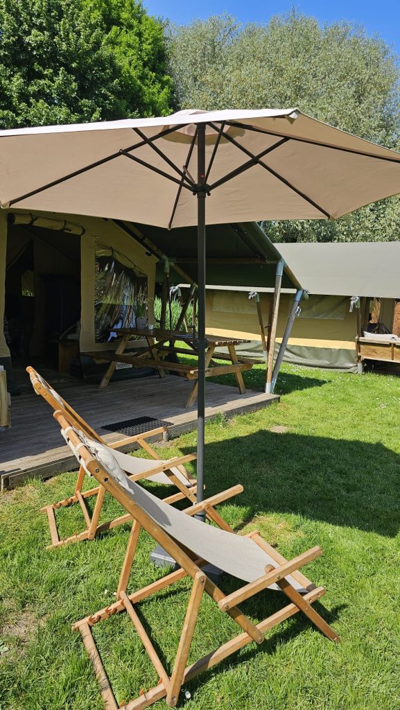 Overnachten in een tent in een museum