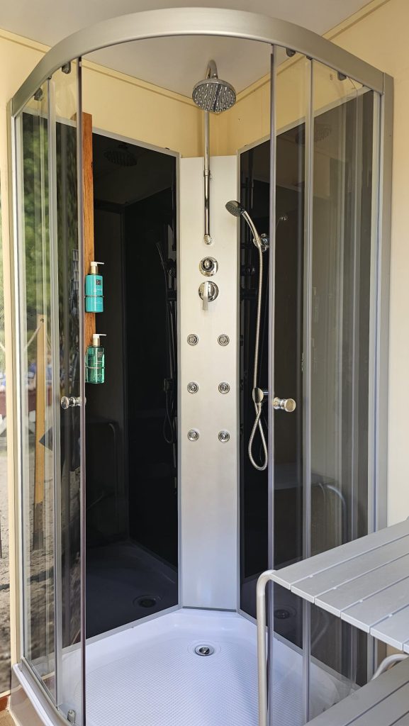 Overnachten in een tent in een museum