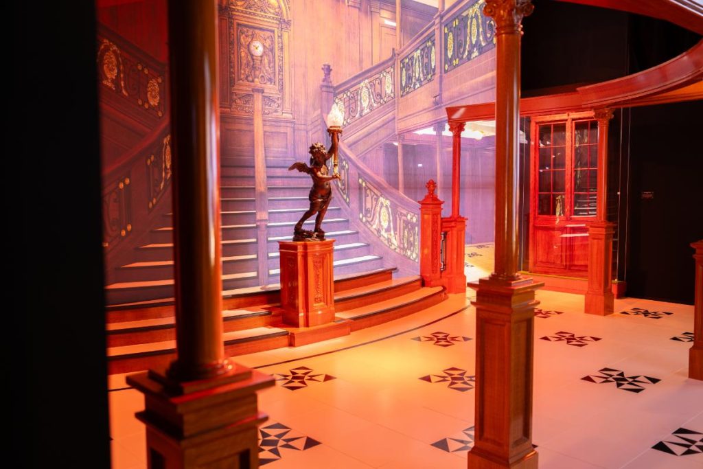  Grand Staircase