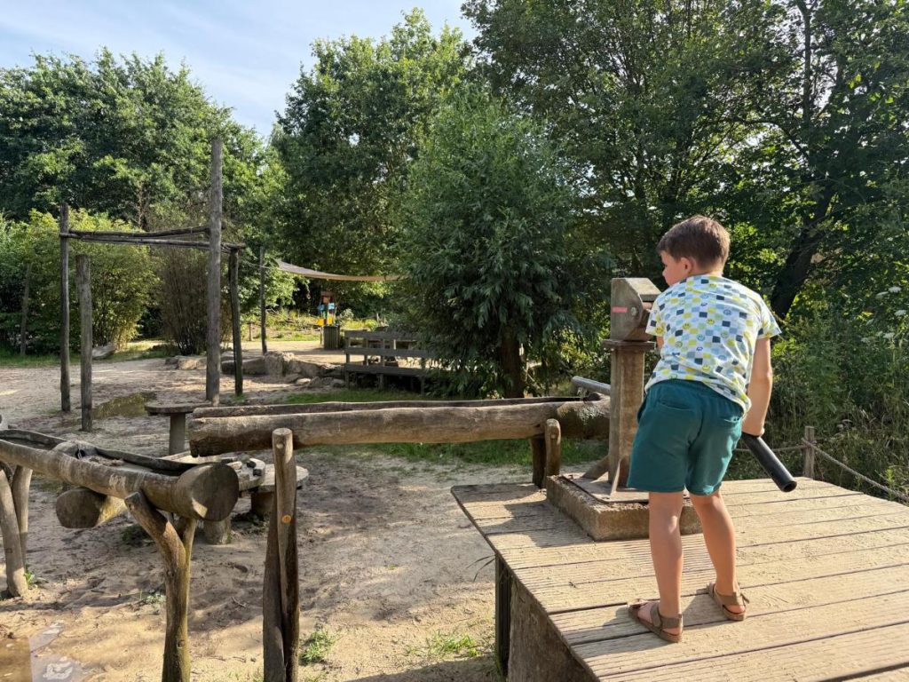 speeltuin waterpomp