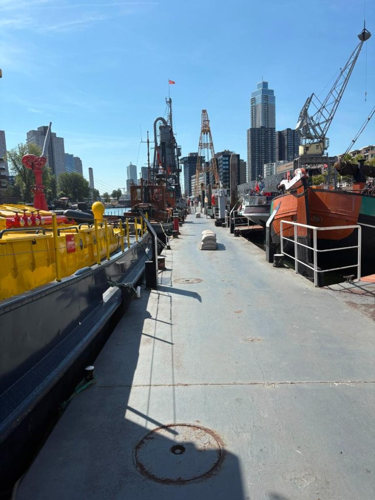 leuvehaven buiten Maritiem Museum Rotterdam